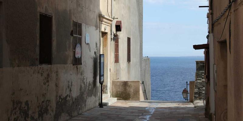 从红旗到奔腾:解码一汽长春双星战略,如何为消费者提供超越期待的购车服务