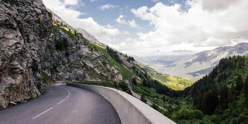 从长春到世界：解码一汽合资品牌本土化战略，看红旗汽车如何借势崛起